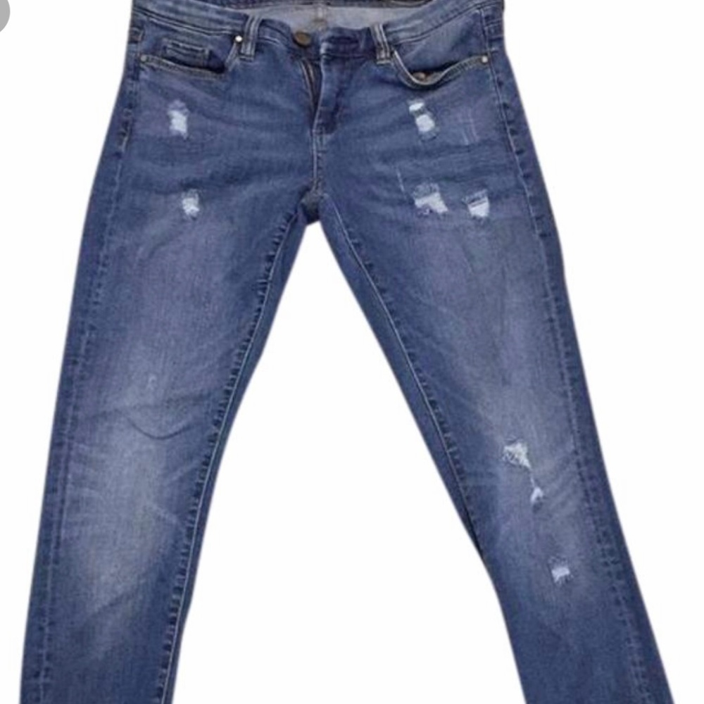 ✰Mid-Rise Distressed Blank NYC Jeans👖✰